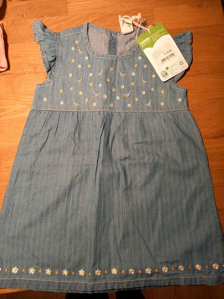 Kleid alana, Jeans Blümchen Enten, Gr. 98 Neu in Kirchweidach