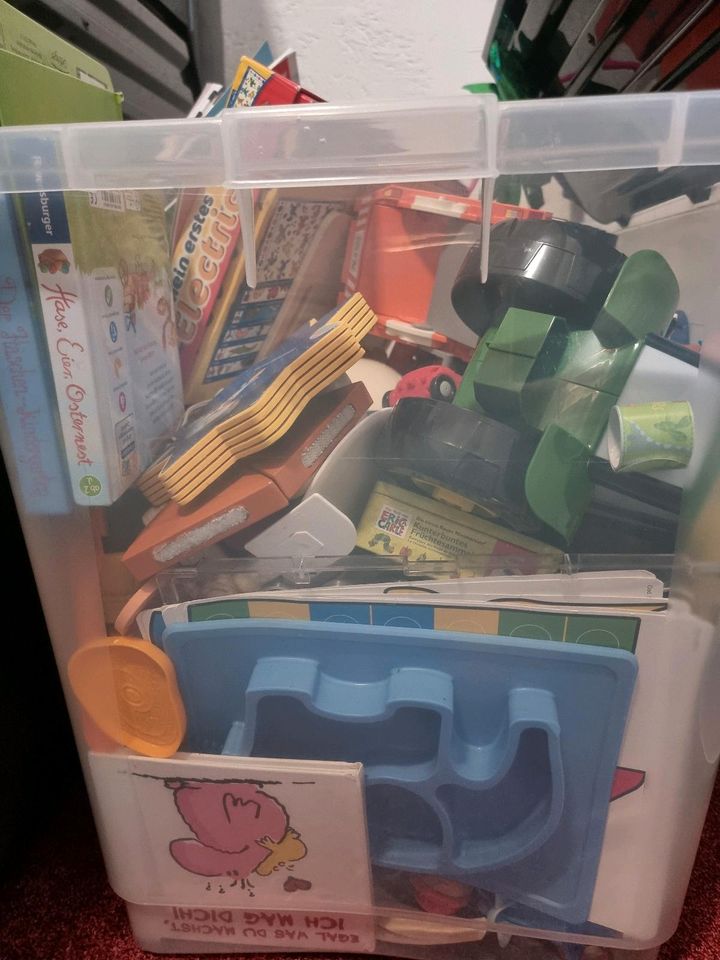 Kinderspielzeug Ü-kiste ca. 0-4 Jahre  inkl. Babyphone in Bexbach
