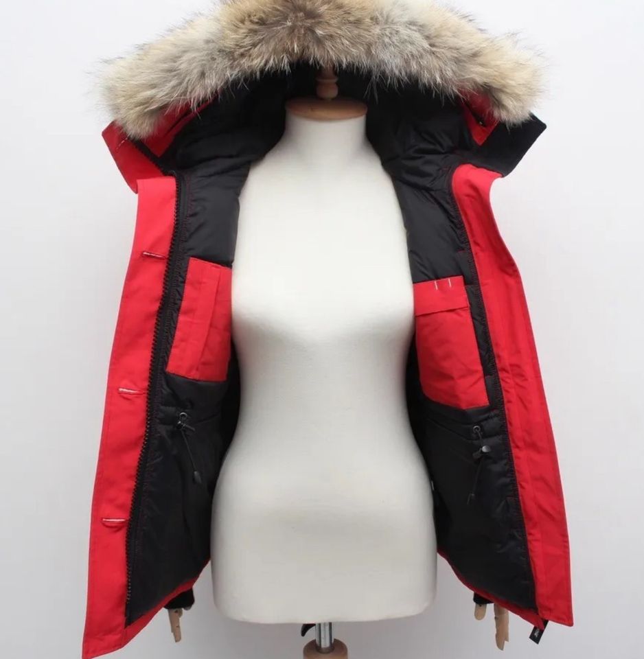 Damen Jacken Canada Goose Montebello - S/M in Löcknitz