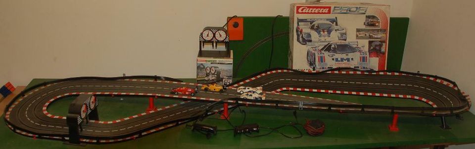 Carrera Monza mit 4 Autos, Rundenzähler und Fahrbahnverlängerung in Geseke