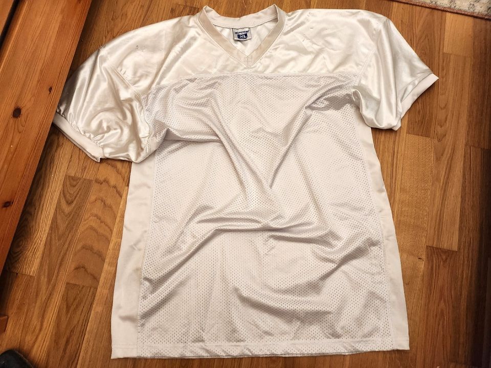 Footballbekleidung Gr. XL Hosen Shirt Schutzcup Schutzausrüstung in Markkleeberg