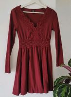 Kleid mit Spitze / rot GR. 34 Hessen - Gudensberg Vorschau