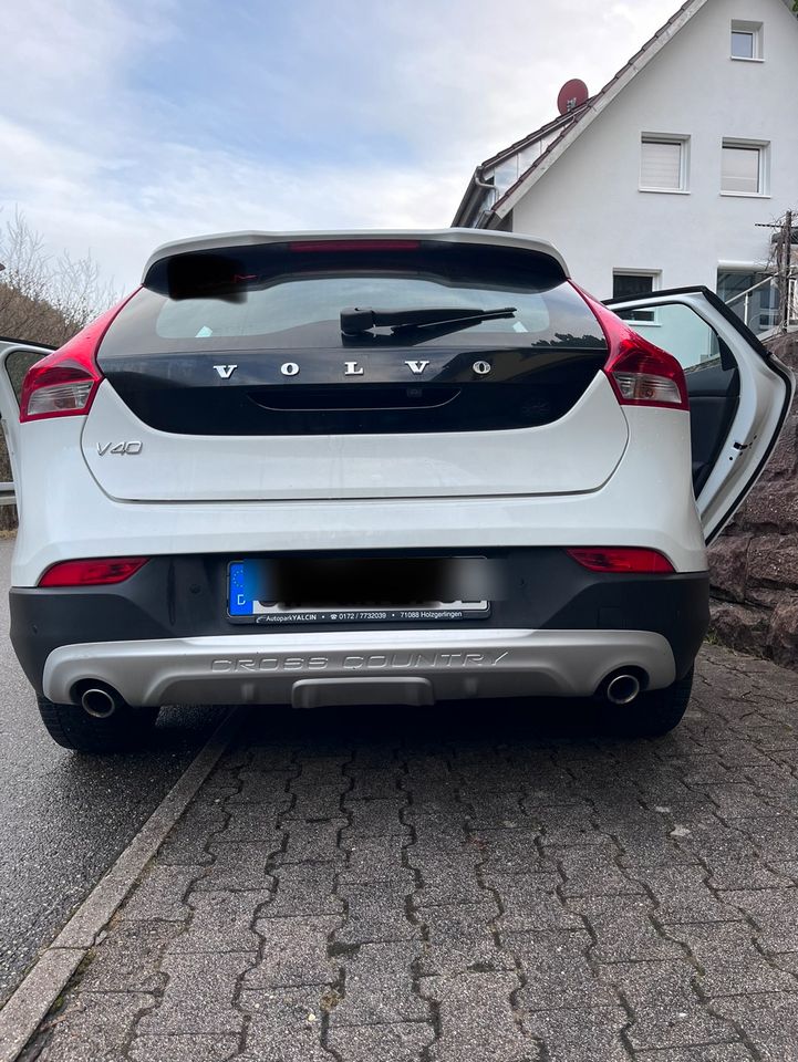 Volvo V40 Cross Country 2.0 D3 in Neubulach