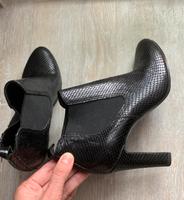LAURA Chelsea Leder Stiefeln Stiefeletten 40 NEU Düsseldorf - Oberkassel Vorschau
