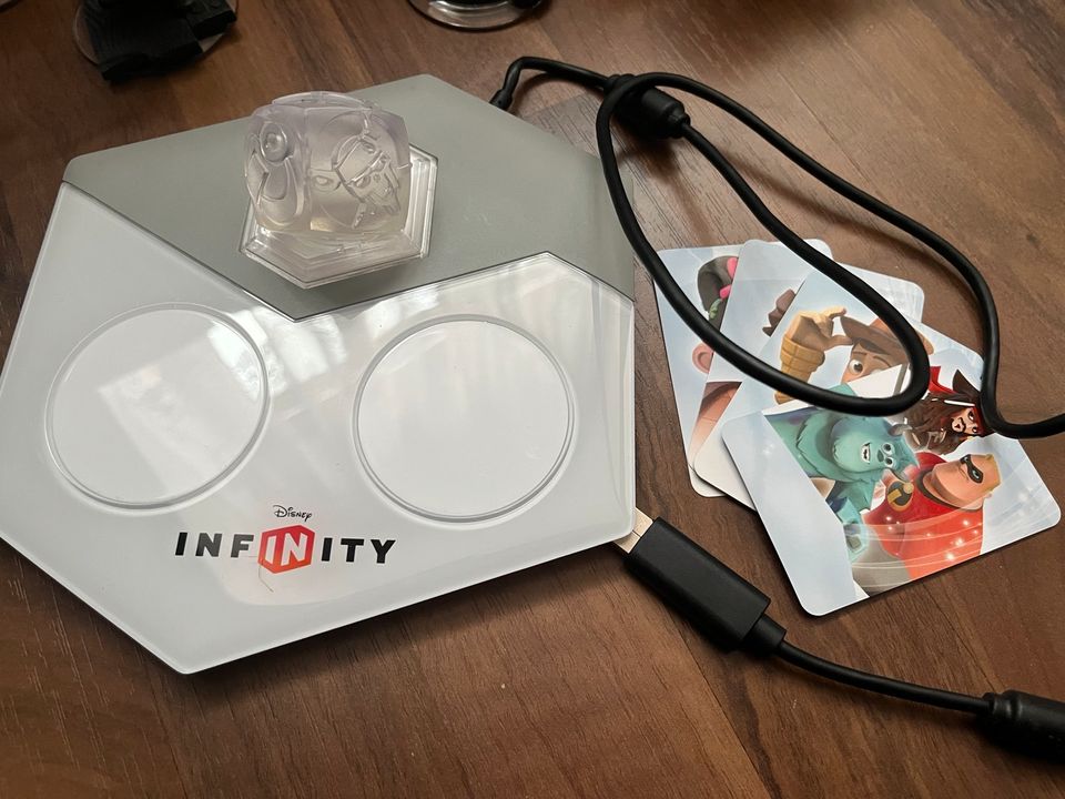 Disney Infinity Figuren und Spielportal für WiiU in Mittweida