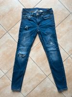 Coole Jeans mit Rissen von H&M in Größe W27/L30 Hessen - Rodgau Vorschau