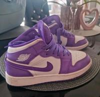 Nike Jorden in weiß lila gr 38 Niedersachsen - Lindhorst Vorschau