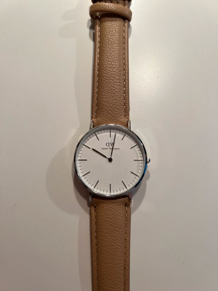 Daniel Wellington Armbanduhr/ Uhr silber 36mm in Hüttenberg