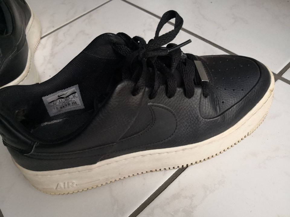 NIKE AIR FORCE Schwarz Sneaker Schuhe 40.5 in Reutlingen