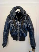 Marc Cain glossy Steppjacke Winter Blouson Flieger blau S 36 Sachsen - Radebeul Vorschau