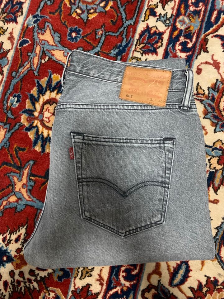 Levis jeans grau 501 in Walldürn