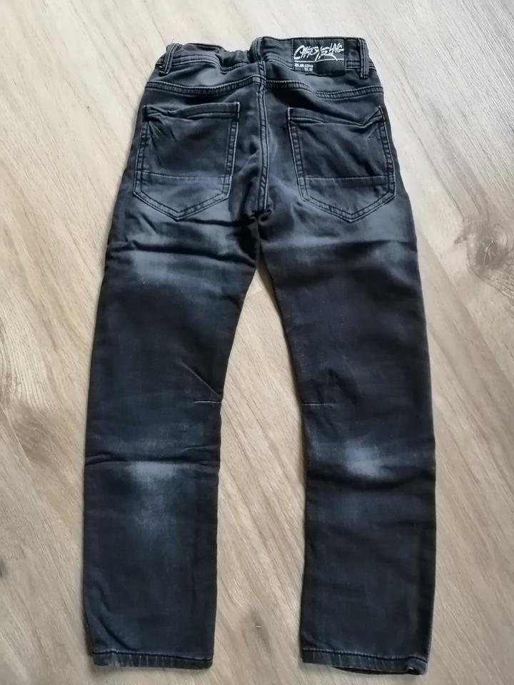 16 tlg. Kleiderpaket Jungen Gr. 134/140 + 16 Ikea Kleiderbügel in Arnstein