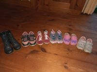 6 Paar Schuhe Kinder Sneaker, Stiefel, Turnschuhe Gr. 31 Kreis Pinneberg - Heidgraben Vorschau