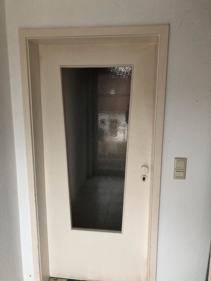 Türe aus Holz mit Glas, Wohnungseingangstüre in Oberteuringen