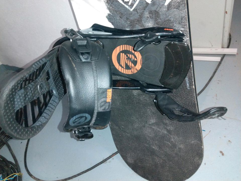 Snowboard Burton Bullet 165 mit Nitro Pusher Bindungen in Muldestausee