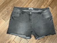 Jeans Shorts Hose kurze Hose Gr. 44 XL Frankfurt am Main - Nordend Vorschau