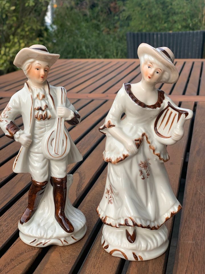 Porzellanfiguren Barock Paar mit Instrumenten 2 St Höhe ca. 20 cm in Rodgau