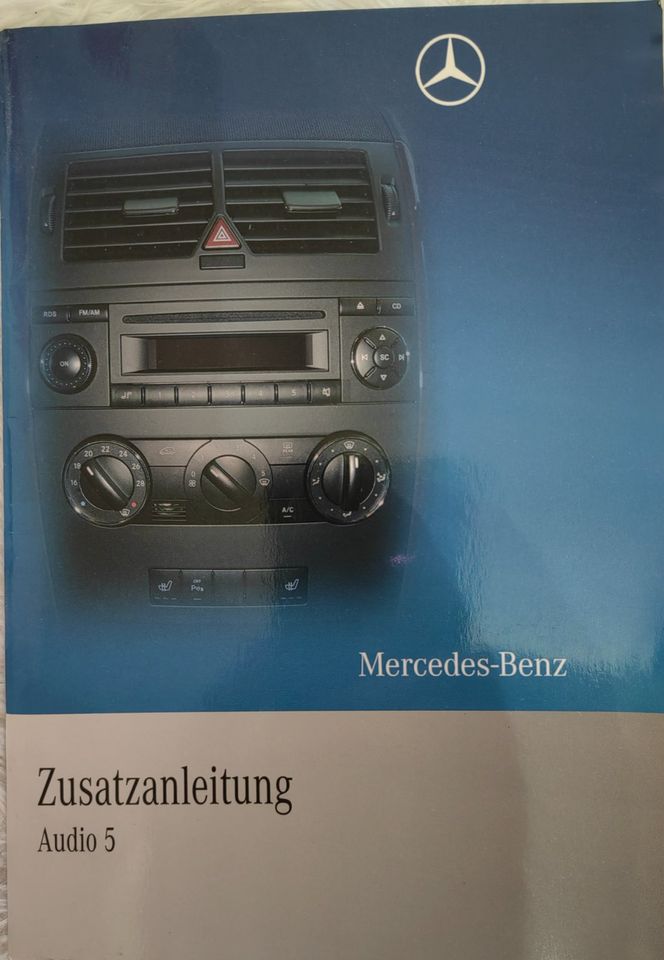 Mercedes Benz W245 2011 Autoradio mit CD mit Zusatzanleitung in Berlin