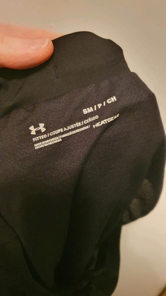 Under Armour Shorts schwarz Größe S in Aaseestadt