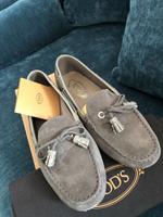 Tods Mokassin in Gr. 39 taupe Wildleder Hessen - Darmstadt Vorschau