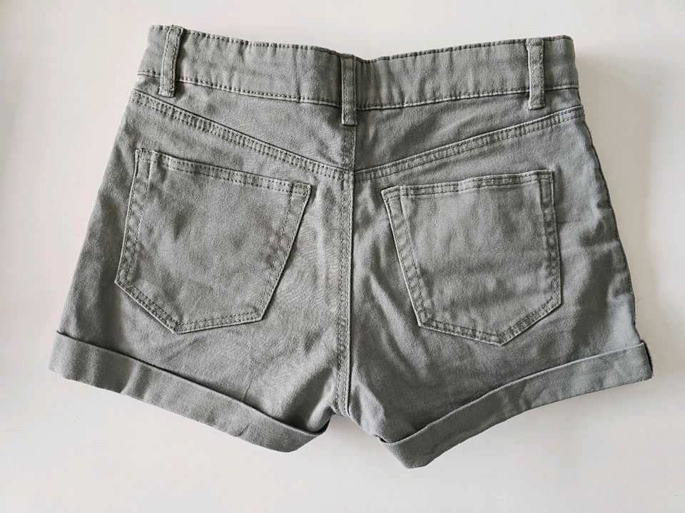 Jeans Shorts khaki Gr. 146 H&M in Düsseldorf