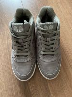 Hummel Sneaker Schuhe khaki grau Creme 39 St. Power Play Bayern - Kahl am Main Vorschau