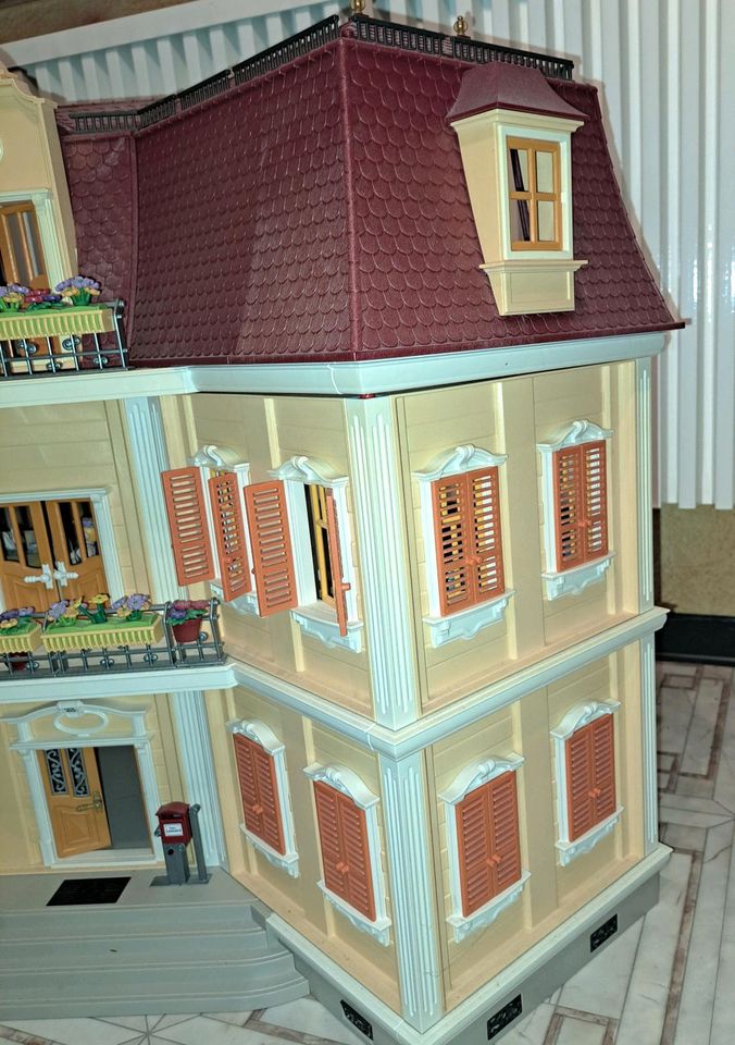 Playmobil Großes Puppenhaus Wohnhaus mit Zubehör in Siegbach