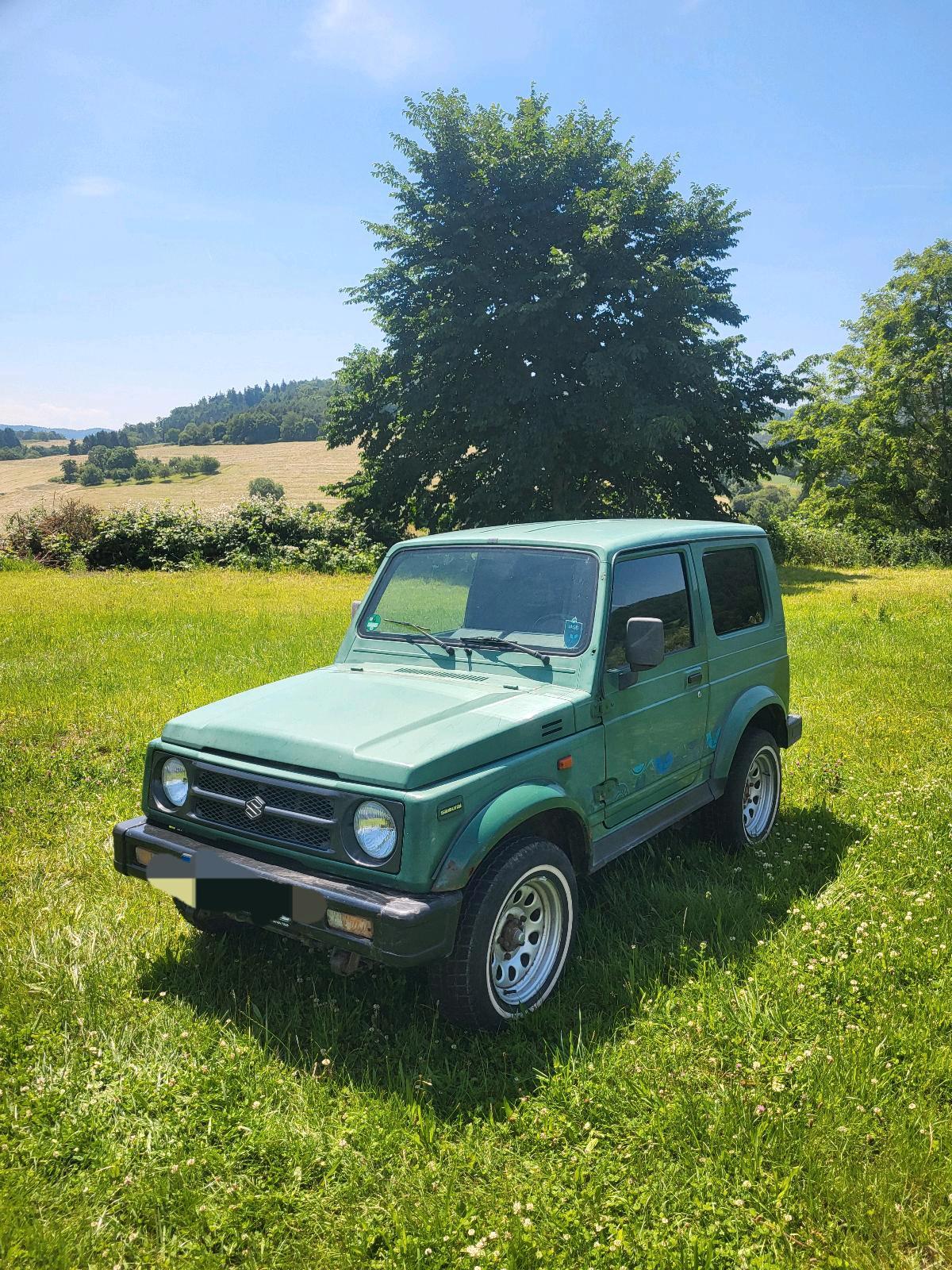 Abbildung des Autos Suzuki Samurai SJ413 zu …