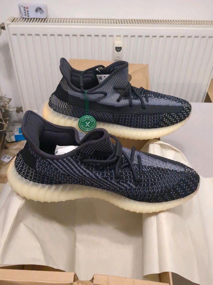 Adidas Yeezy Boost 350 V2 , Carbon, Gr.47 in Essen