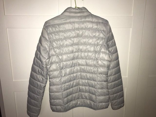 Graue Leichtsteppjacke Übergangsjacke Damen Größe S 36/38 in Frankfurt am Main