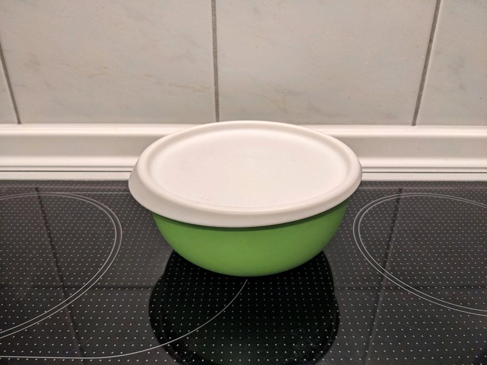 Tupperware Salat & Go 1,5L / Schüssel Ergonomica 550ml in Oestrich-Winkel