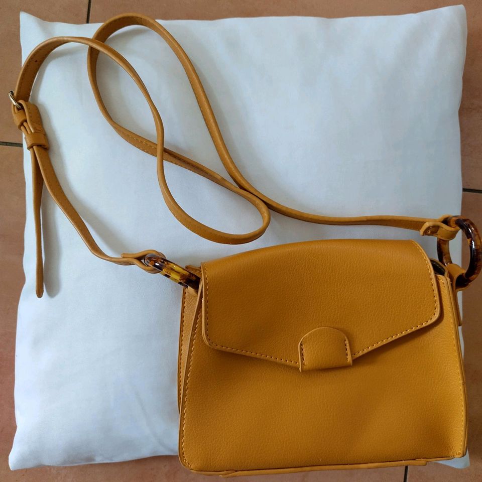 Handtasche in hellbraun/ beige in Eckental 