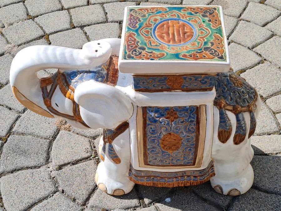 REDUZIERT Pflanzen Blumen Hocker Elefant Vintage GROß! in Staßfurt