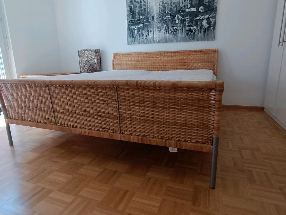 Bett 180 x 200 Korb Bett Klassisch Elegant Zeitlos Stabil in Freiburg im Breisgau