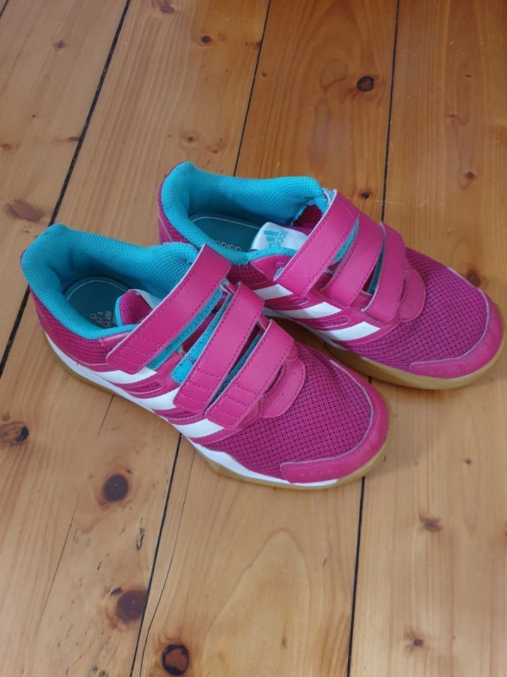 Schuhe adidas Gr. 34 in Hohenstein-Ernstthal