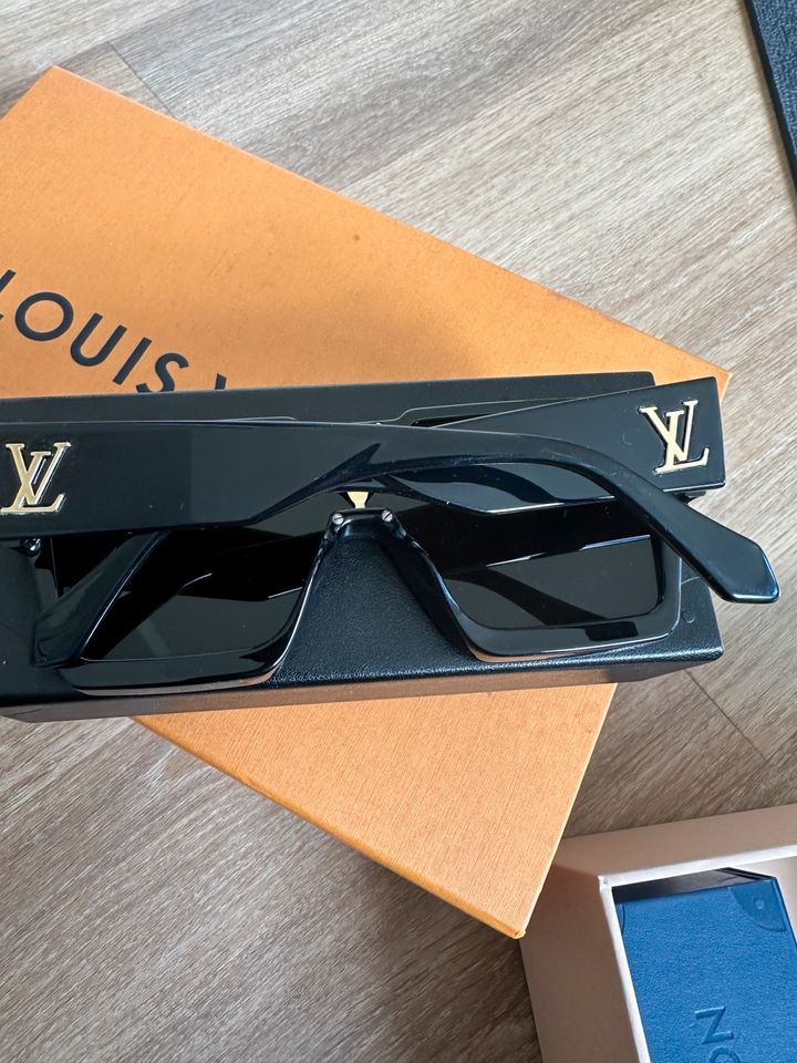 Louis Vuitton Sonnenbrille in Hamburg