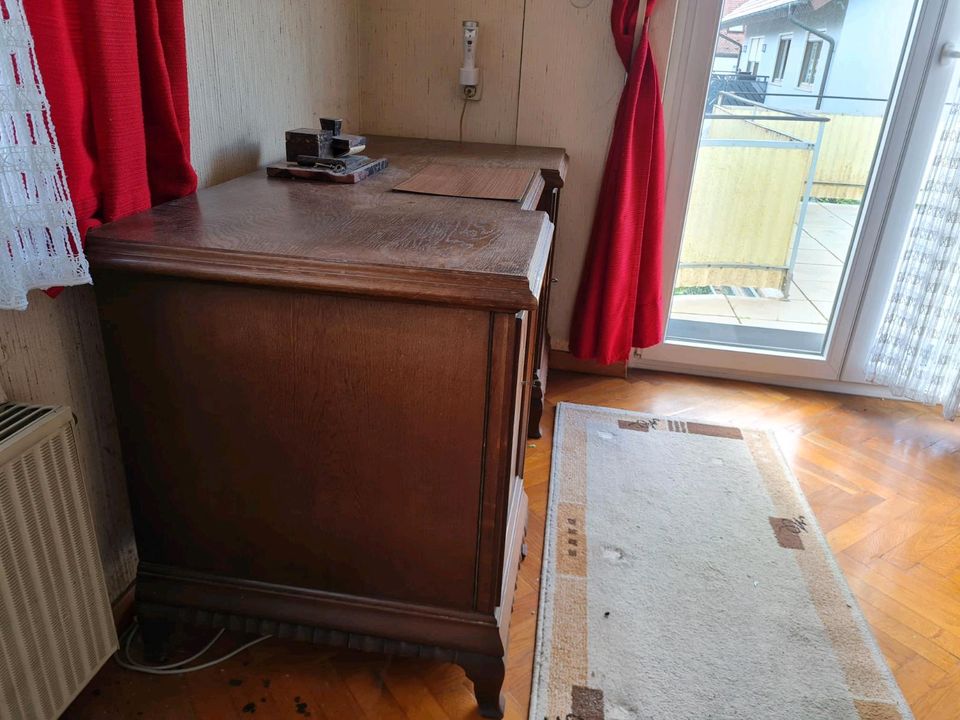 Antiker massiver Schreibtisch aus Holz vintage in Eisingen