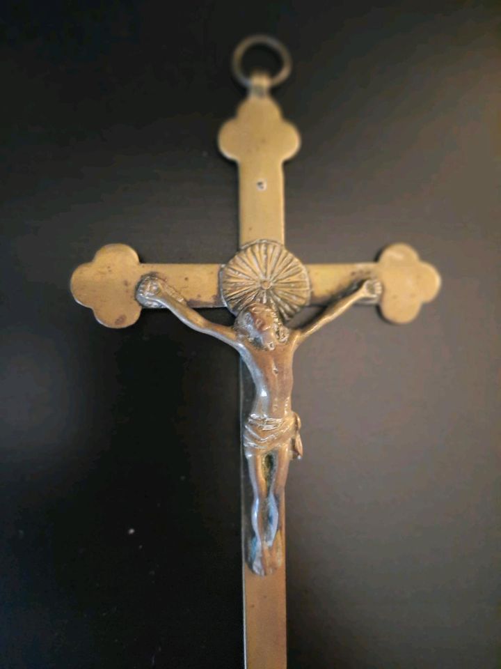 Kreuz, Kruzifix aus Messing in Rostock