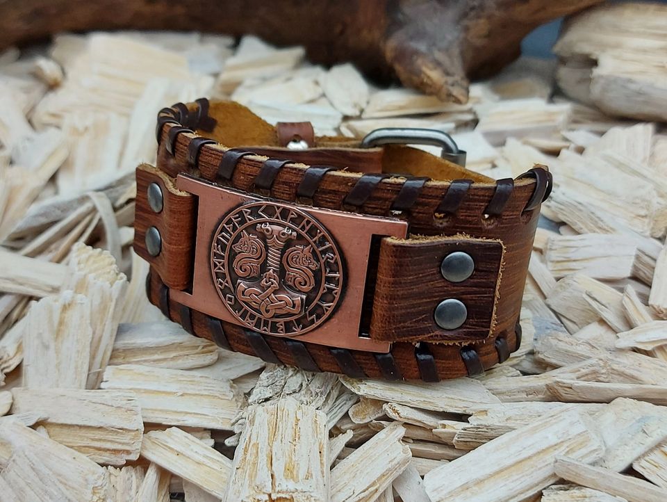 Lederarmband Thors Hammer Runen Wolf Echtleder Verstellbar NEU in Spickendorf