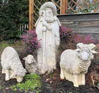 Schäfer mit drei Schafen, Dekofiguren, Gartenfiguren, Zement o.ä. Niedersachsen - Northeim Vorschau