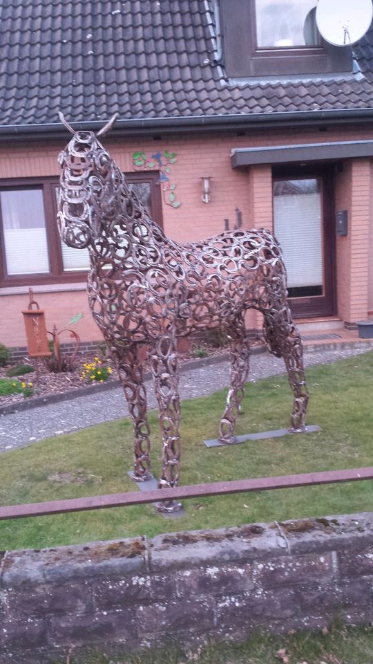 Hufeisenpferd Deko Pferd Skulptur Statue Edelrost lebensgröße in Silberstedt