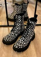 Schwarz-weiße Stiefeletten/Boots mit Blümchenmuster Köln - Braunsfeld Vorschau