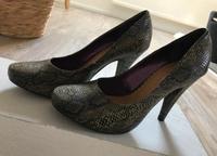 Pumps Highheels Pfennigabsatz Schlangenleder Optik gamloong 41 Hessen - Birstein Vorschau