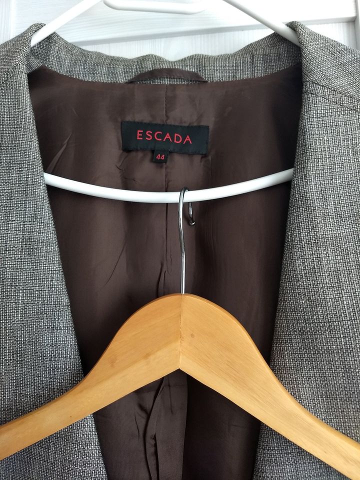 ESCADA Damenanzug in Mannheim