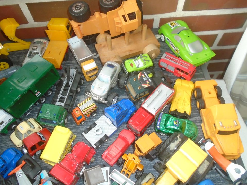 Groses Paket Spielzeug-Autos, Konvolut über 50 Fahrzeuge in Hamburg