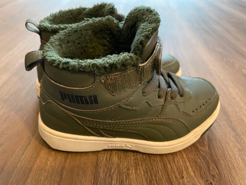 Gefütterte Puma Sneaker dunkelgrün Größe 30 in Hamburg