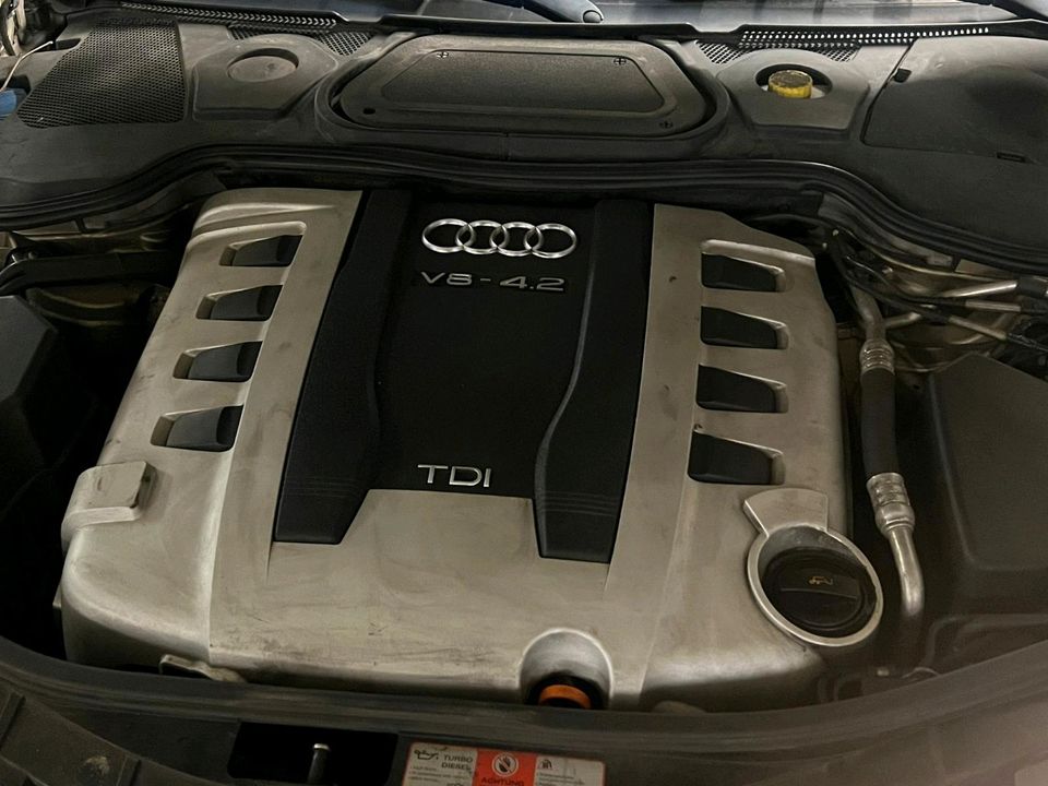 Audi A8 4.2 2006 in Oberhausen