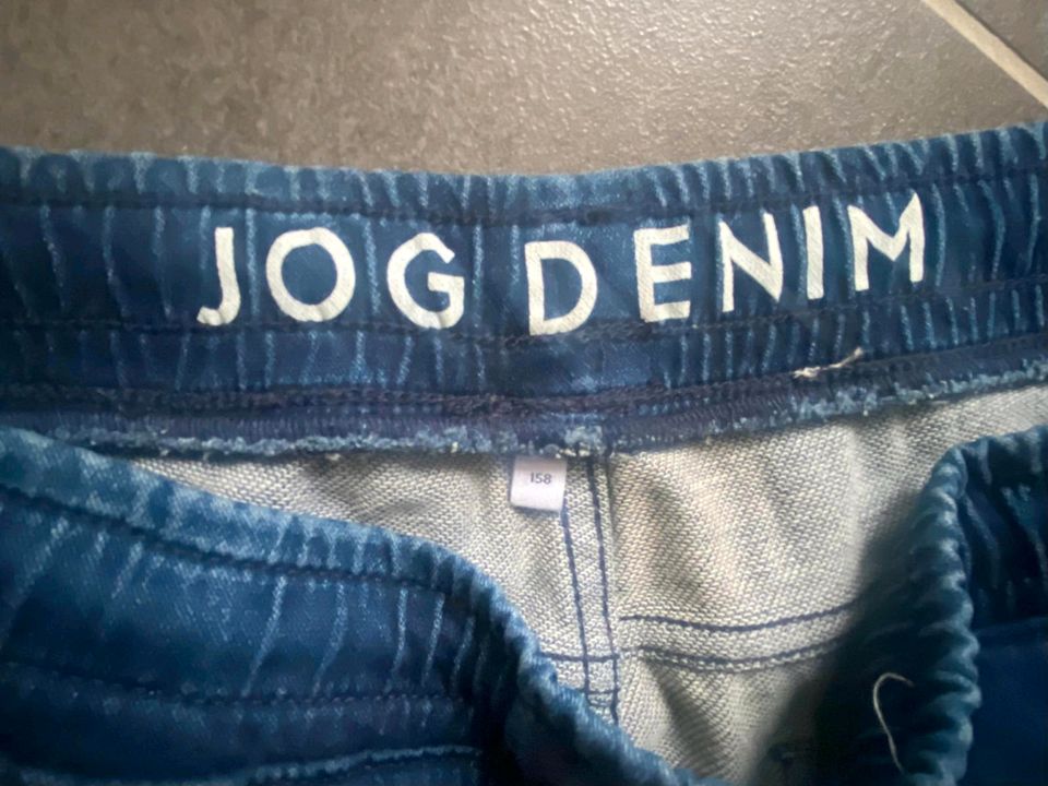 Jeanshose kurz Jog Denim, neu mit Etikett, Gr 158 in Pattensen