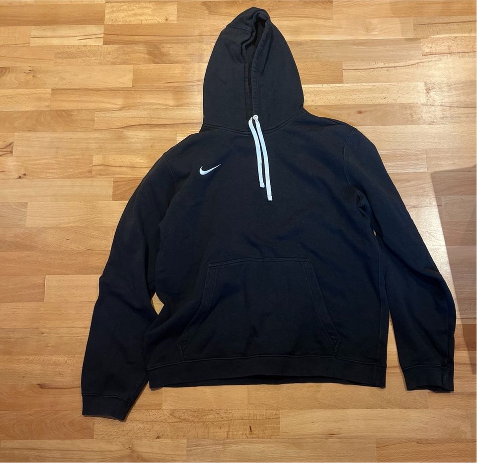 Basic nike hoodie schwarz L in Kordel