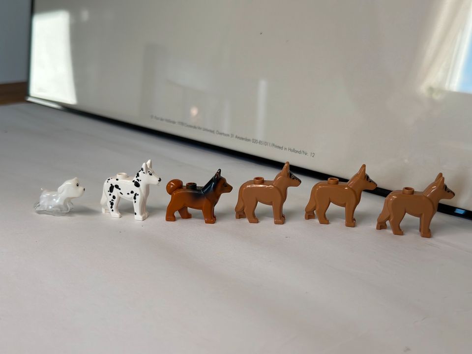 Lego Mini Tiere: Hund Schäferhund und weiße Hunde , Minifiguren in Braunschweig
